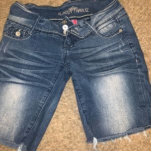 Woman’s Almost Famous shorts